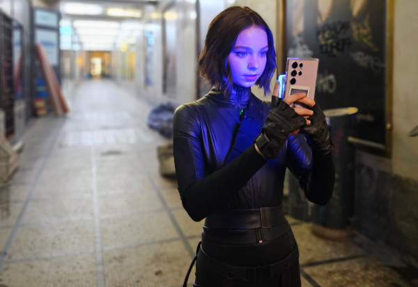 Samsung se asocia con la actriz Emma Myers y el equipo Galaxy para abrir &quot;Epic Worlds&quot; (Mundos Épicos) con Galaxy S23 Ultra
