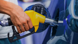 Precios del galón de gasolina súper y diésel aumentan US$0.03 y regular baja US$0.03
