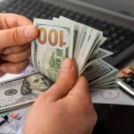 dinero-dolares-contar_9963064_20250220104231